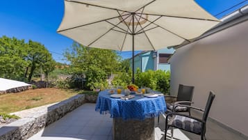Familiehus - flere soveværelser (Pool House Franjo) | Udendørs spisemuligheder