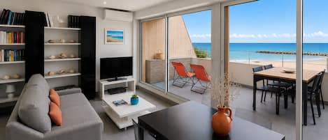 Smart TV, books