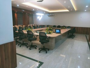 Business center - Hotel Holiday Saharsa (Saharsa)