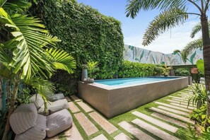 Pool - Chlorine-Free Tub | Adults-Only | Rum Bar (San Juan)