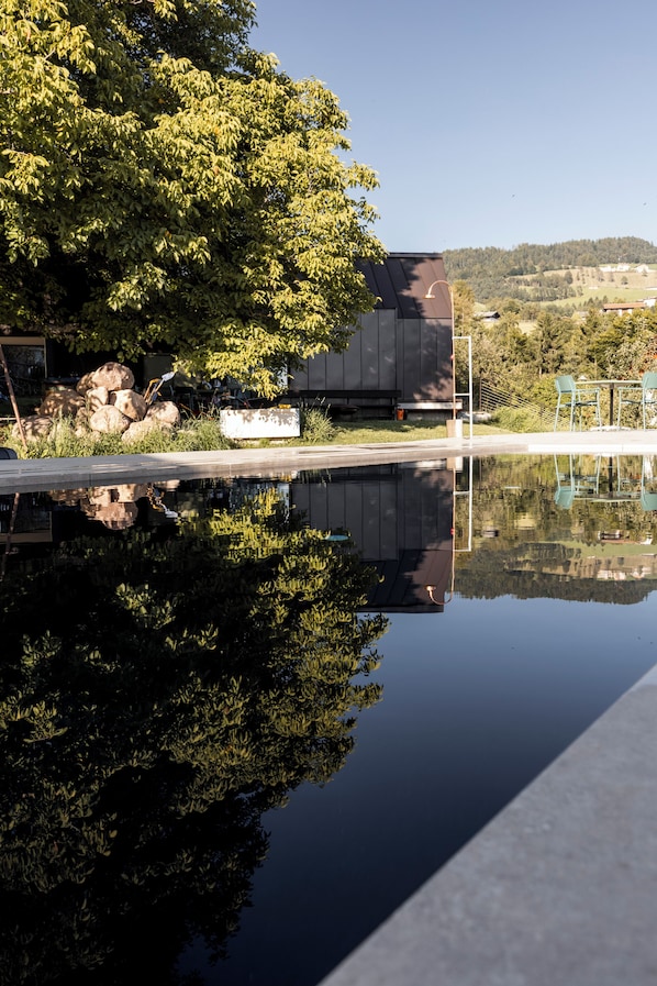 Seasonal outdoor pool, open 6:00 AM to 10:00 PM, free cabanas