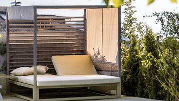 Piscine extérieure (ouverte en saison), cabanons gratuits