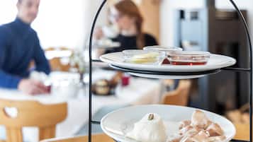 Petit déjeuner composé de spécialités régionales compris tous les jours