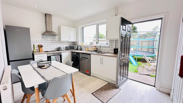Private kitchen - Pengam House (Cardiff)
