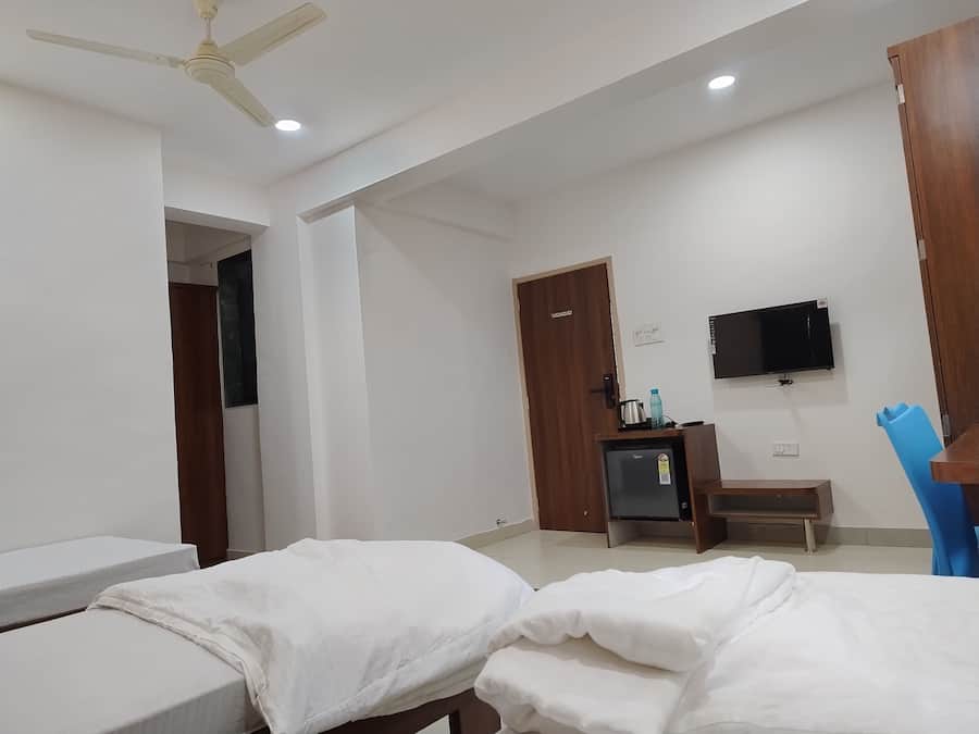 Tremannsrom – deluxe | Sengetøy av topp kvalitet, memory foam-senger og minibar