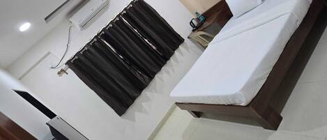 Phòng đôi Deluxe, 1 giường đôi | Bộ đồ giường cao cấp, nệm cao su hoạt tính (memory foam), minibar