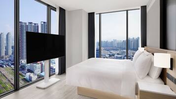 Deluxe-Zimmer, 1 King-Bett, Nichtraucher, Stadtblick | Hochwertige Bettwaren, Zimmersafe, Schreibtisch, schallisolierte Zimmer