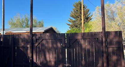 Tranquil 2-bedroom apartment in Lima, MT. Family & Pet friendly.