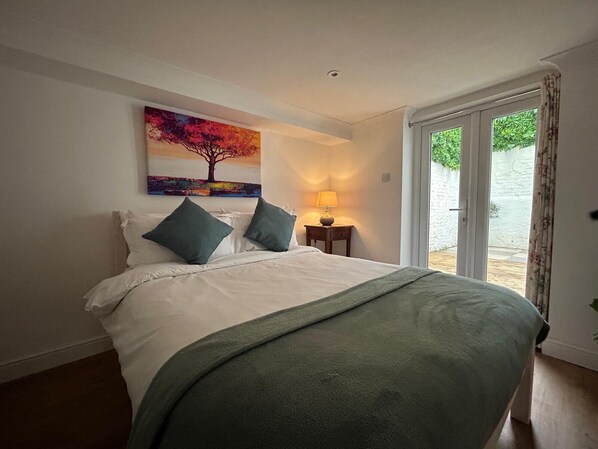 Apartment, Private Bathroom (Flat F) | Premium bedding, travel cot, free WiFi, bed sheets - Upper Rock Brighton Guest House (Brighton)