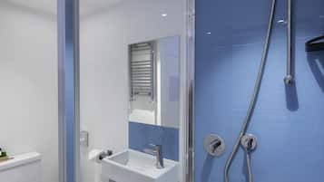 Apartment, Private Bathroom (Flat F) | Bilik Mandi | Pancuran mandi, kelengkapan dandanan diri percuma, pengering rambut