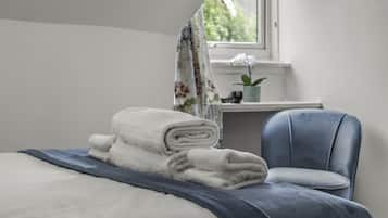 Classic Double Room, Ensuite, City View (6) | Premium bedding, travel cot, free WiFi, bed sheets