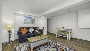 Apartment, Private Bathroom (Flat F) | Premium bedding, travel crib, free WiFi, bed sheets