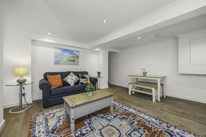 Apartment, Private Bathroom (Flat F) | 1 bedroom, premium bedding, travel cot, free WiFi