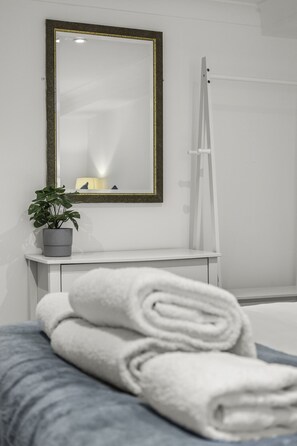 Departamento, baño privado (Flat F) | Ropa de cama de alta calidad, cuna de viaje, wifi gratis y ropa de cama 