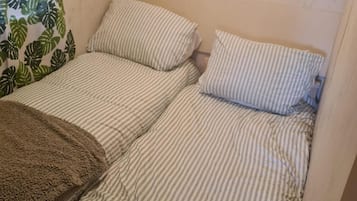 Mökki | 2 makuuhuonetta, silitysrauta/-lauta, ilmainen Wi-Fi, vuodevaatteet