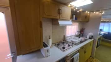 Cabin | Private kitchen | Fridge, oven, stovetop, electric kettle