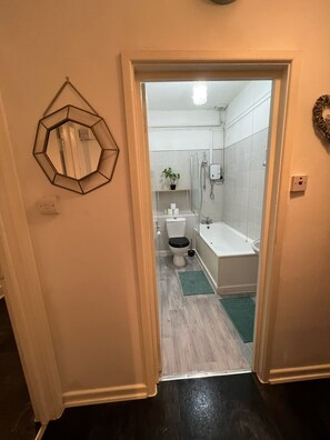 Apartment | Bathroom | Combined shower/tub, deep soaking tub, towels