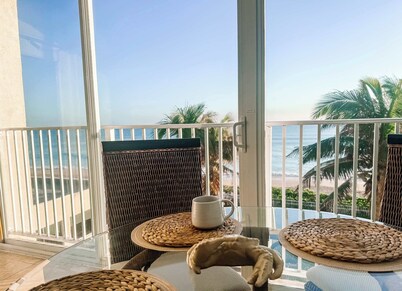 Hutchinson Island,BeachFront, Heated Pool, Balcony, Top Floor