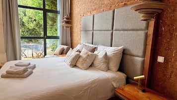 7 bedrooms, iron/ironing board, WiFi, bed sheets