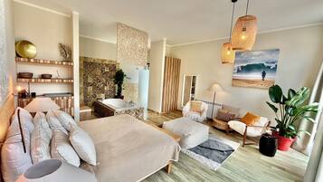 7 bedrooms, iron/ironing board, WiFi, bed sheets