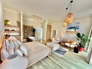 7 bedrooms, iron/ironing board, WiFi, bed sheets