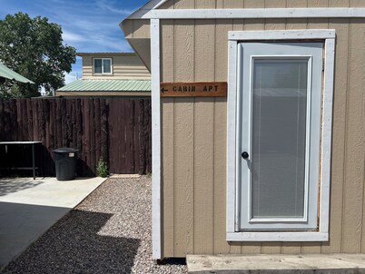 Cabin apt. Charming 1 bedroom, 1 bathroom apartment in  Lima, MT with WiFi.