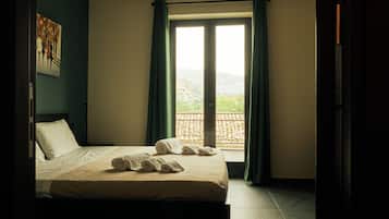 Business Double Room, 1 Queen Bed with Sofa bed, City View | In-room safe, free WiFi, bed sheets