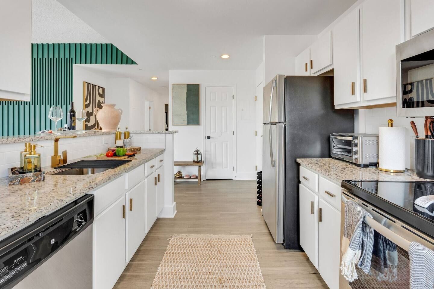 冰箱、微波炉、烤箱、炉灶