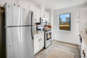 Fridge, microwave, oven, stovetop - Penthouse Perfection: with Unmatched Skyline Views (Stamford)