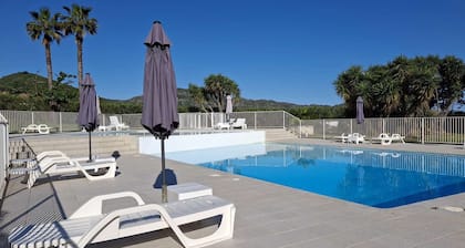 Appartement 3 piĂšces avec piscine, climatisation et parking Ă Saint-Florent