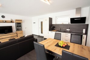 Dining - Auszeit in der Natur. Gemütliche Ferienwohnung mit Terrasse (Burladingen)