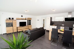 Smart TV, stereo - Auszeit in der Natur. Gemütliche Ferienwohnung mit Terrasse (Burladingen)