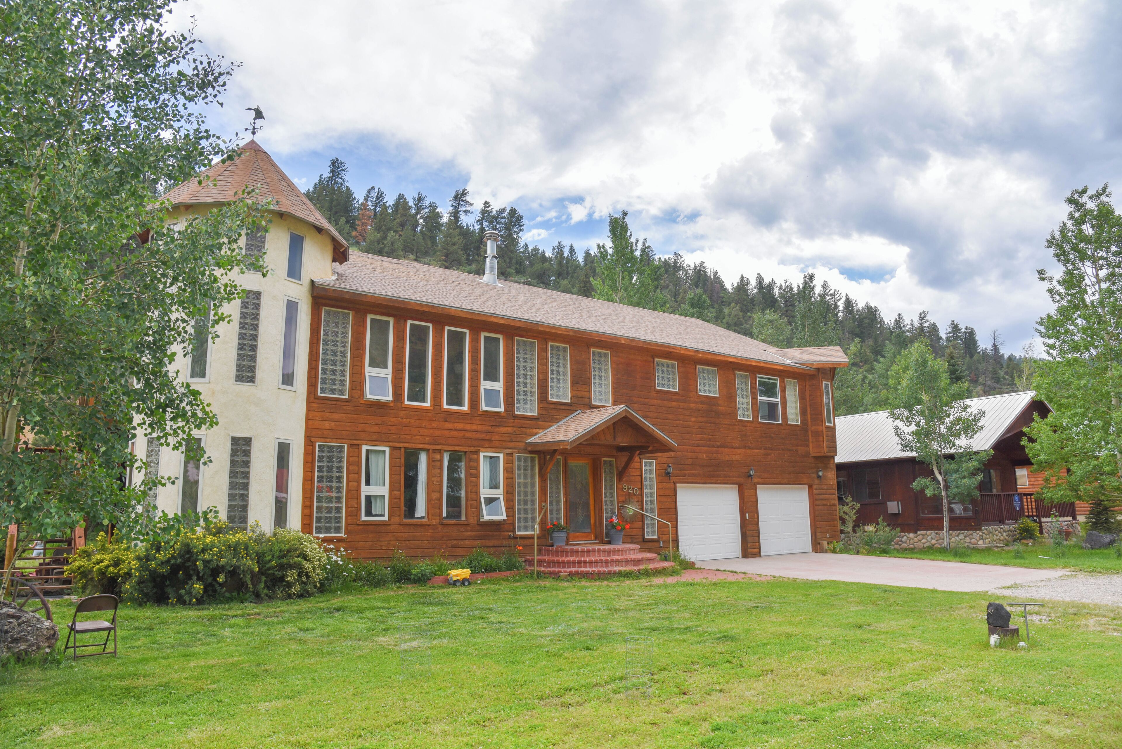 5 bedroom accommodation in Red River
