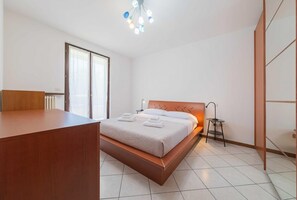 1 camera, ferro/asse da stiro, Wi-Fi, lenzuola