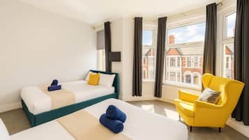 4 bedrooms, iron/ironing board, WiFi, bed sheets