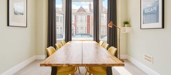 Spacious Cardiff Home for 12 + Parking + Hot Tub