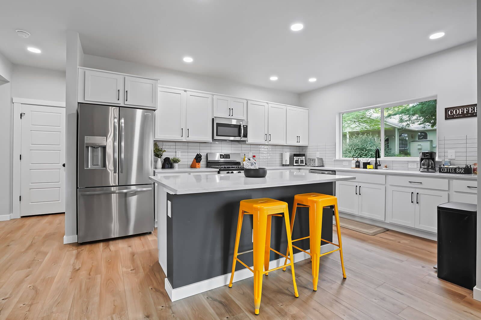 冰箱、微波炉、烤箱、炉灶