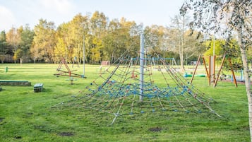 Zona de jocs infantil: a l'aire lliure