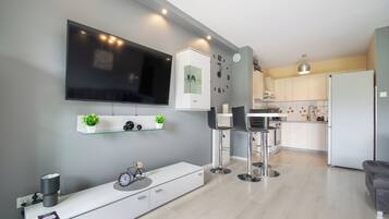 Apartment, 1 Bedroom | Living room