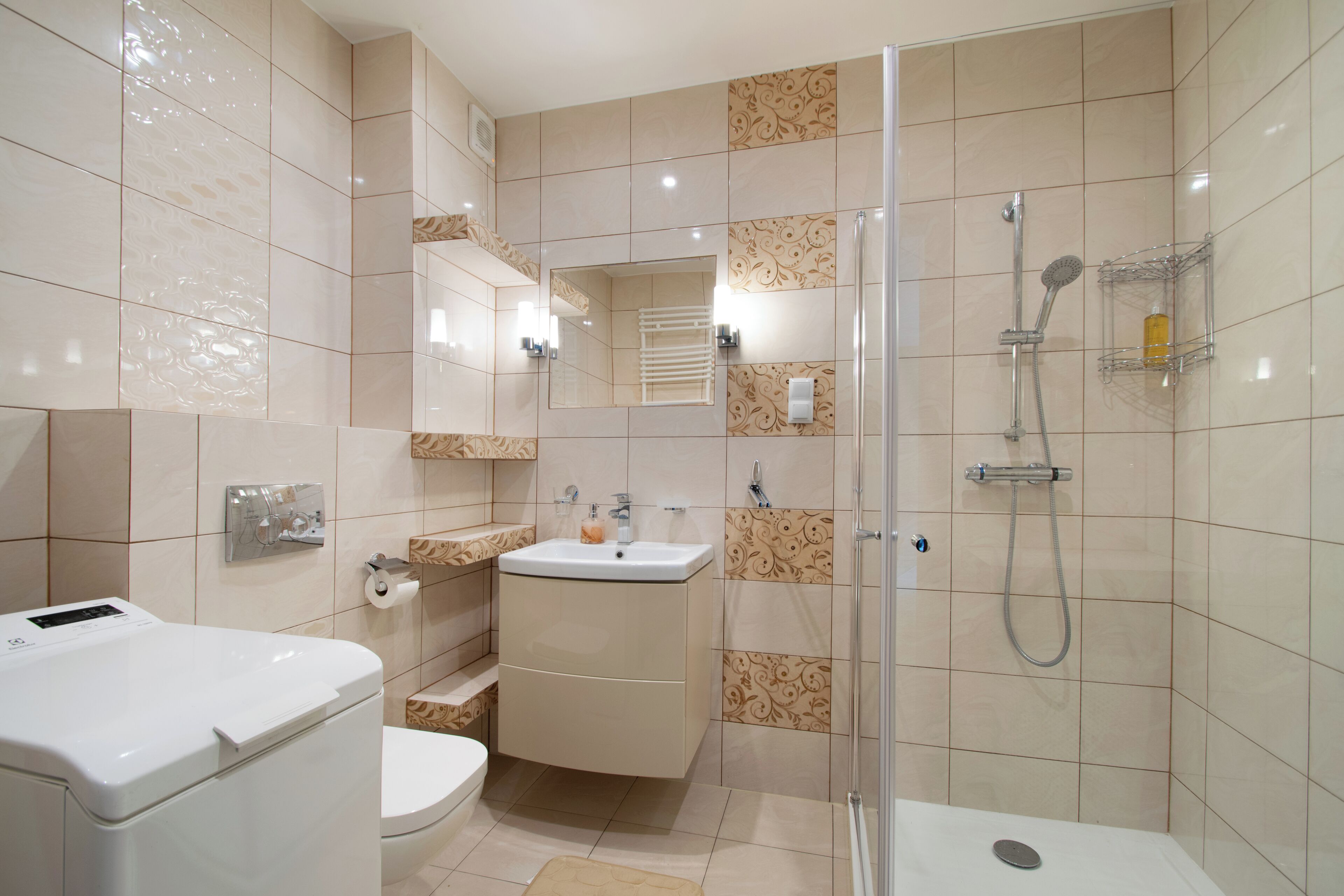 Apartment, 1 Bedroom | Bathroom | Towels, soap, shampoo, toilet paper