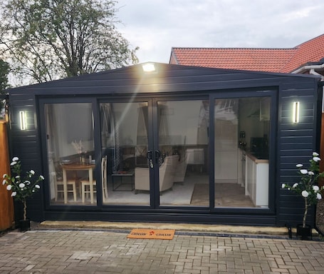 Studio | Outdoor dining