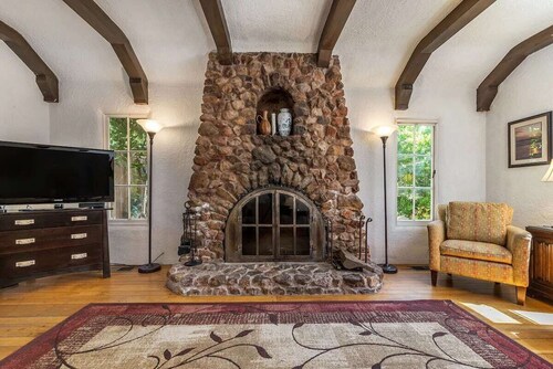 Lovely Tudor Home w/ Pool & Spa Near Russian River