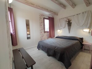 2 bedrooms, WiFi - Cottage in holiday village (Caylus)