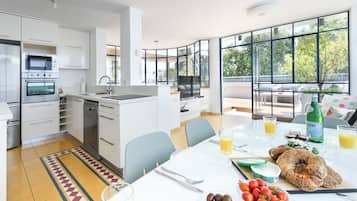 Fridge, microwave, oven, stovetop