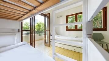 3 bedrooms, iron/ironing board, free WiFi