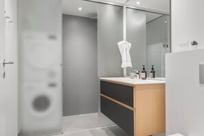 Douche, sèche-cheveux