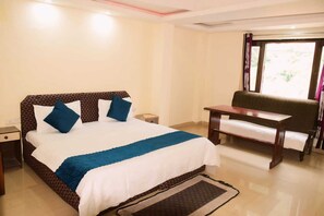 Deluxe Single Room, Mountain View | Desk, laptop workspace, soundproofing, bed sheets - Hotel Ayaan Residency Manali  (Manali)