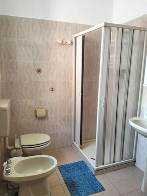 Hair dryer, towels - second floor double bedroom (Lipari)