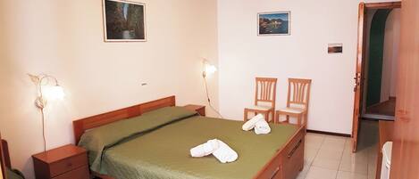 1 bedroom, desk, free WiFi