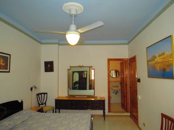 1 bedroom, desk, free WiFi